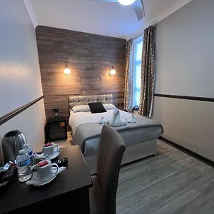 Bed & Breakfast The Commongate London
