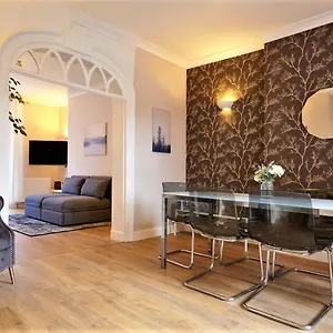  Apartment Meredith Way With Parking - Your